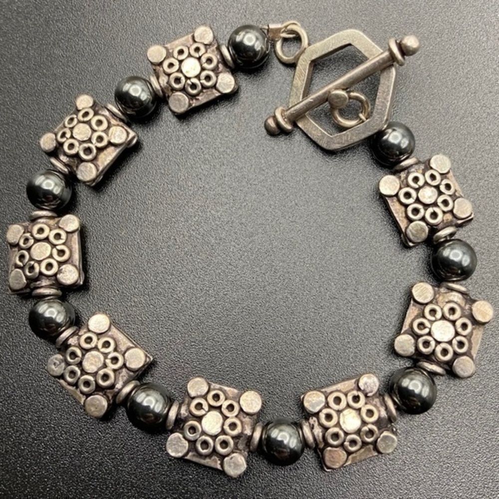 Metal and Plastic‎ Beaded Toggle Clasp Bracelet